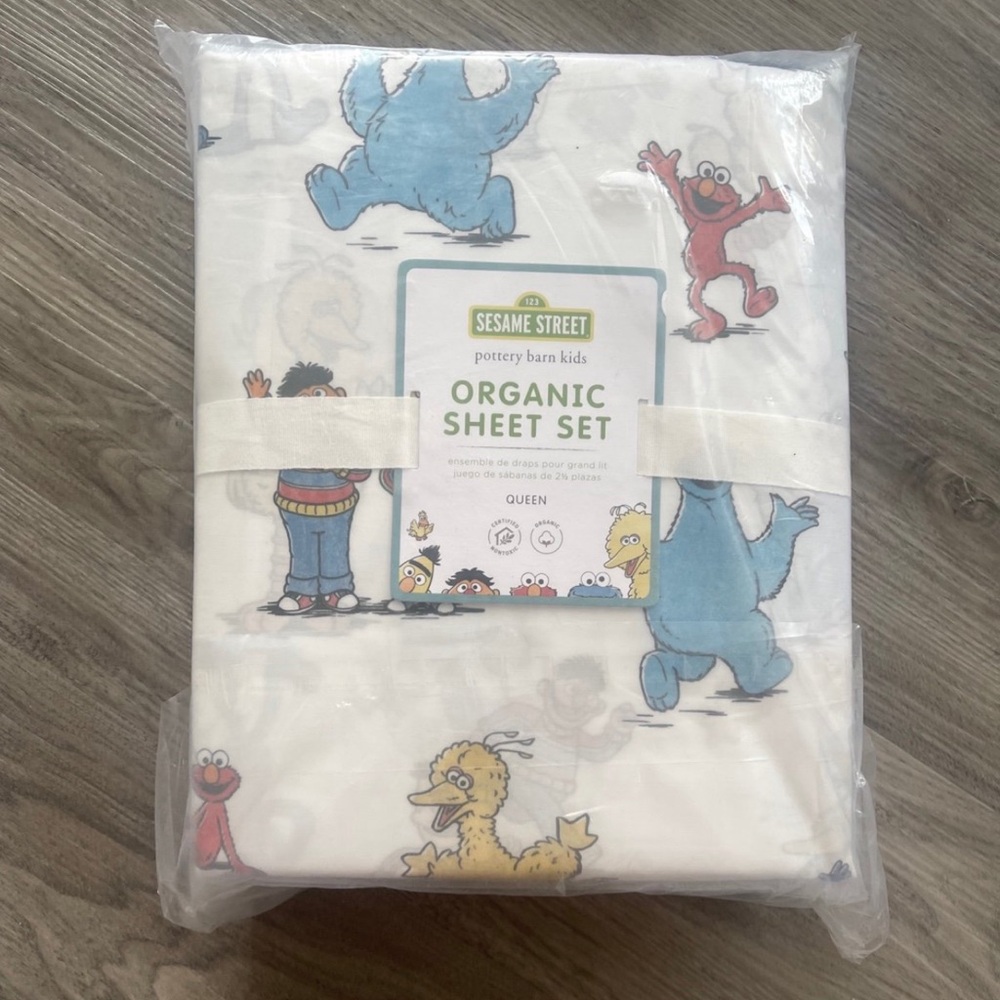 Pottery Barn Sesame Street organic toddler sheet set - queen size